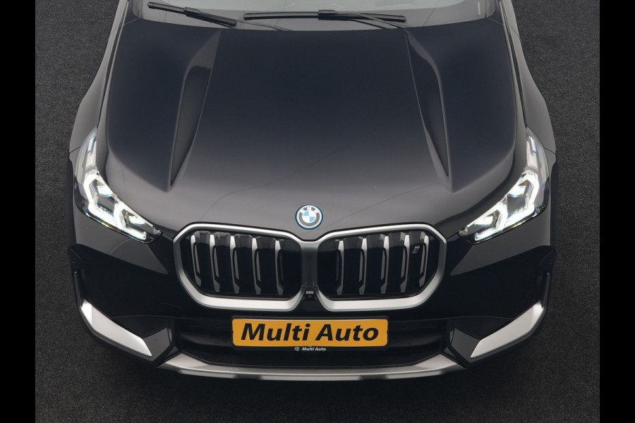 BMW iX1 xDrive30 67 kWh 313pk Dealer O.H. | Adaptive Cruise | Head Up | 360 Camera | Harman / Kardon | Lederen Comfortstoelen Massage & Memory | Keyless | Blis | Sfeerverlichting | Stoelverwarming | Apple Carplay | Navigatie | DAB |