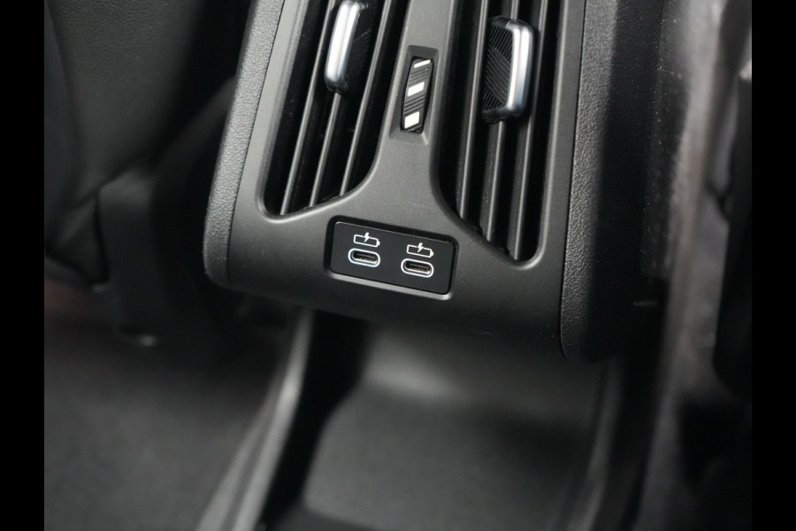 BMW iX1 xDrive30 67 kWh 313pk Dealer O.H. | Adaptive Cruise | Head Up | 360 Camera | Harman / Kardon | Lederen Comfortstoelen Massage & Memory | Keyless | Blis | Sfeerverlichting | Stoelverwarming | Apple Carplay | Navigatie | DAB |