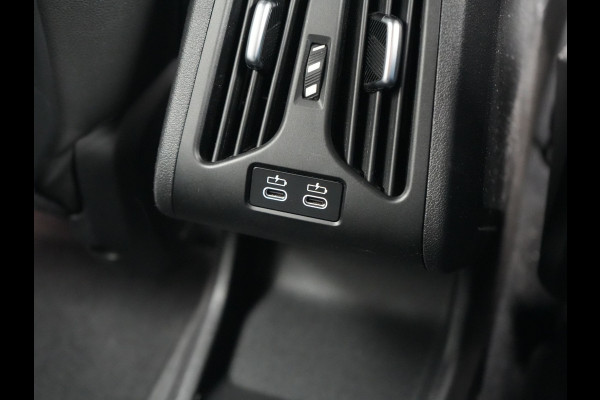 BMW iX1 xDrive30 67 kWh 313pk Dealer O.H. | Adaptive Cruise | Head Up | 360 Camera | Harman / Kardon | Lederen Comfortstoelen Massage & Memory | Keyless | Blis | Sfeerverlichting | Stoelverwarming | Apple Carplay | Navigatie | DAB |