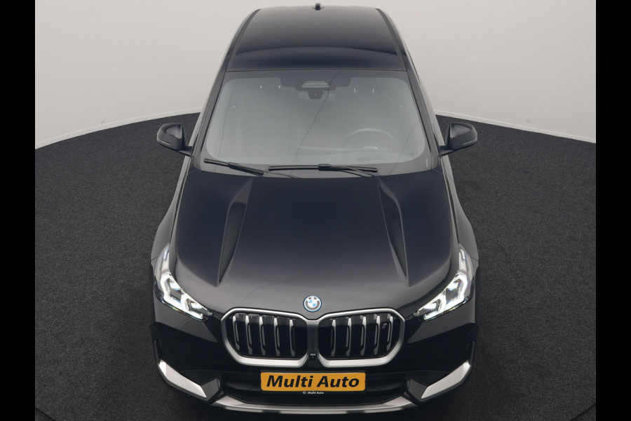 BMW iX1 xDrive30 67 kWh 313pk Dealer O.H. | Adaptive Cruise | Head Up | 360 Camera | Harman / Kardon | Lederen Comfortstoelen Massage & Memory | Keyless | Blis | Sfeerverlichting | Stoelverwarming | Apple Carplay | Navigatie | DAB |