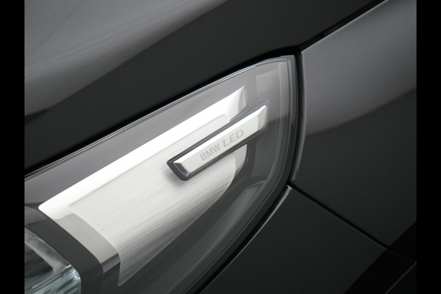BMW iX1 xDrive30 67 kWh 313pk Dealer O.H. | Adaptive Cruise | Head Up | 360 Camera | Harman / Kardon | Lederen Comfortstoelen Massage & Memory | Keyless | Blis | Sfeerverlichting | Stoelverwarming | Apple Carplay | Navigatie | DAB |