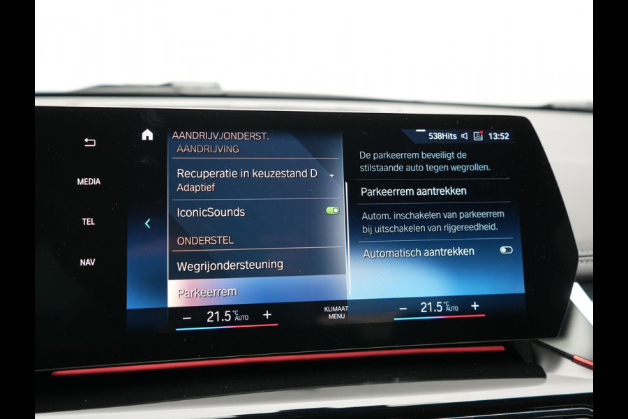 BMW iX1 xDrive30 67 kWh 313pk Dealer O.H. | Adaptive Cruise | Head Up | 360 Camera | Harman / Kardon | Lederen Comfortstoelen Massage & Memory | Keyless | Blis | Sfeerverlichting | Stoelverwarming | Apple Carplay | Navigatie | DAB |