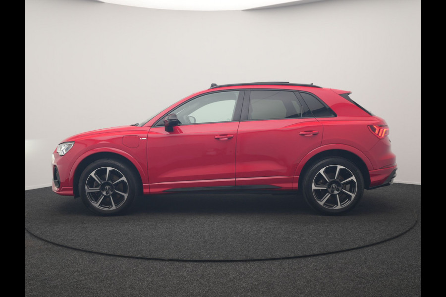 Audi Q3 45 TFSI e 2x S Line PHEV 245pk Dealer O.H. | Trekhaak Af Fabriek | Panodak | Adaptive Cruise | 360 Camera | Matrix LED | Alcantara Sportstoelen Memory & Verwarmd | Blis | Keyless | Sfeerverlichting | Navigatie | DAB | 19"L.M | Plug In Hybrid |