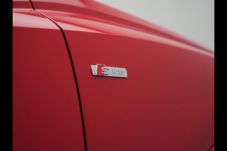 Audi Q3 45 TFSI e 2x S Line PHEV 245pk Dealer O.H. | Trekhaak Af Fabriek | Panodak | Adaptive Cruise | 360 Camera | Matrix LED | Alcantara Sportstoelen Memory & Verwarmd | Blis | Keyless | Sfeerverlichting | Navigatie | DAB | 19"L.M | Plug In Hybrid |