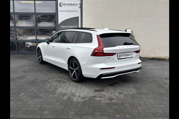 Volvo V60 2.0 T8 Plug-in hybrid AWD Ultimate Dark | Zwenkbare trekhaak | Panoramadak | Stoelmassage + verkoeling | Memory | Head-up |