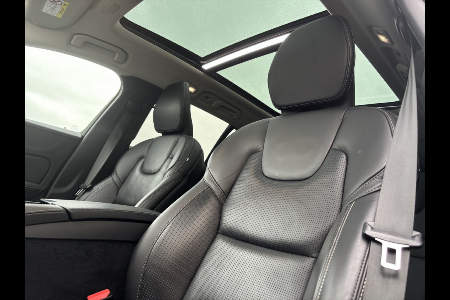 Volvo V60 2.0 T8 Plug-in hybrid AWD Ultimate Dark | Zwenkbare trekhaak | Panoramadak | Stoelmassage + verkoeling | Memory | Head-up |