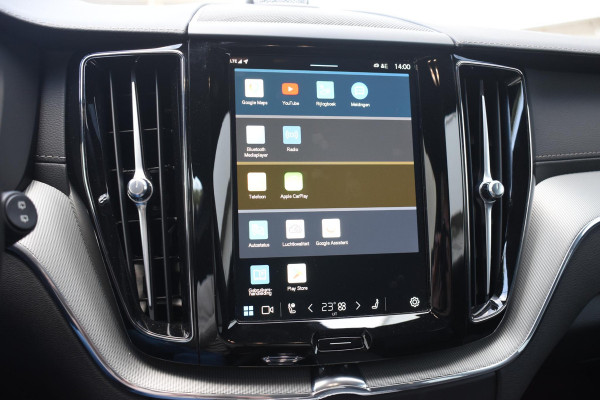Volvo XC60 T6 350PK Plug-in hybrid AWD Ultra Black Edition / Luchtvering / Bowers & Wilkins / Adaptive Cruise control / Head-up Display / Elektrische stoelen met geheugen / Massagefunctie voorstoelen / Stoelverwarming V+A / Stoelventilatie / Stuurverwarming / 360 Camera /