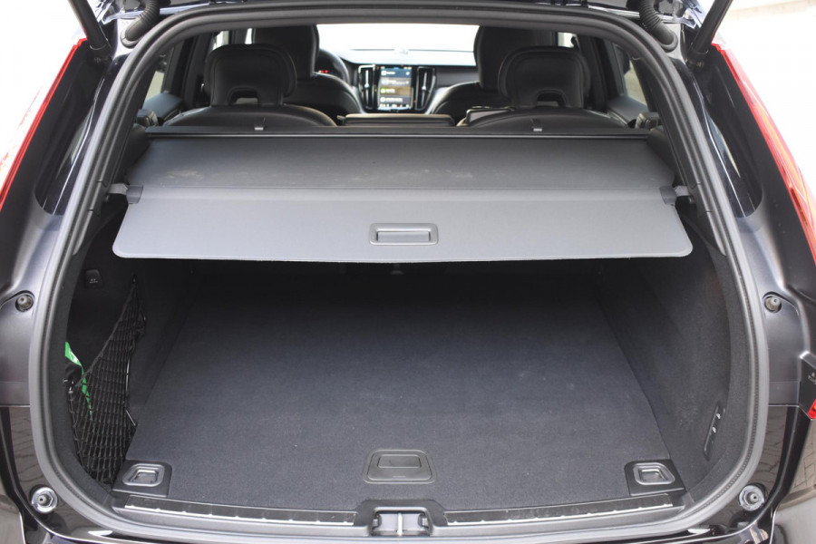 Volvo XC60 T6 350PK Plug-in hybrid AWD Ultra Black Edition / Luchtvering / Bowers & Wilkins / Adaptive Cruise control / Head-up Display / Elektrische stoelen met geheugen / Massagefunctie voorstoelen / Stoelverwarming V+A / Stoelventilatie / Stuurverwarming / 360 Camera /