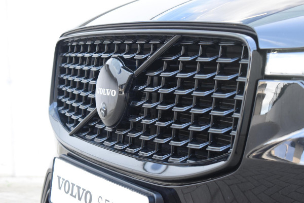 Volvo XC60 T6 350PK Plug-in hybrid AWD Ultra Black Edition / Luchtvering / Bowers & Wilkins / Adaptive Cruise control / Head-up Display / Elektrische stoelen met geheugen / Massagefunctie voorstoelen / Stoelverwarming V+A / Stoelventilatie / Stuurverwarming / 360 Camera /