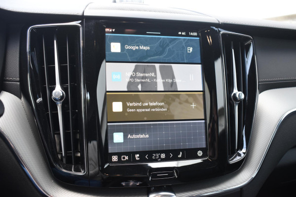 Volvo XC60 T6 350PK Plug-in hybrid AWD Ultra Black Edition / Luchtvering / Bowers & Wilkins / Adaptive Cruise control / Head-up Display / Elektrische stoelen met geheugen / Massagefunctie voorstoelen / Stoelverwarming V+A / Stoelventilatie / Stuurverwarming / 360 Camera /