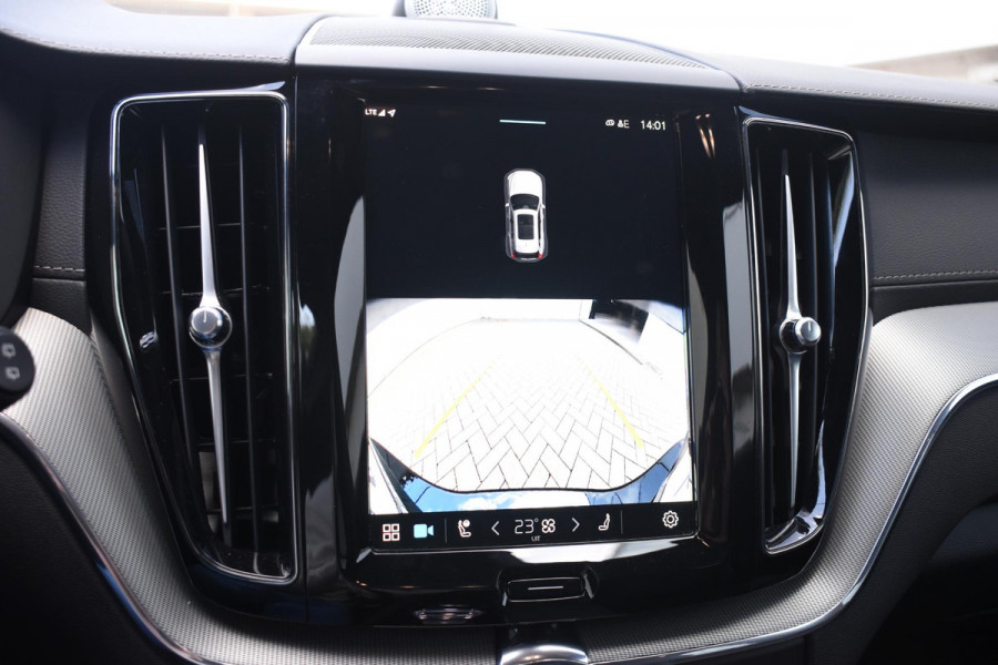 Volvo XC60 T6 350PK Plug-in hybrid AWD Ultra Black Edition / Luchtvering / Bowers & Wilkins / Adaptive Cruise control / Head-up Display / Elektrische stoelen met geheugen / Massagefunctie voorstoelen / Stoelverwarming V+A / Stoelventilatie / Stuurverwarming / 360 Camera /