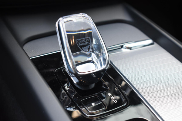 Volvo XC60 T6 350PK Plug-in hybrid AWD Ultra Black Edition / Luchtvering / Bowers & Wilkins / Adaptive Cruise control / Head-up Display / Elektrische stoelen met geheugen / Massagefunctie voorstoelen / Stoelverwarming V+A / Stoelventilatie / Stuurverwarming / 360 Camera /