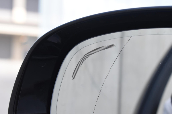 Volvo XC60 T6 350PK Plug-in hybrid AWD Ultra Black Edition / Luchtvering / Bowers & Wilkins / Adaptive Cruise control / Head-up Display / Elektrische stoelen met geheugen / Massagefunctie voorstoelen / Stoelverwarming V+A / Stoelventilatie / Stuurverwarming / 360 Camera /
