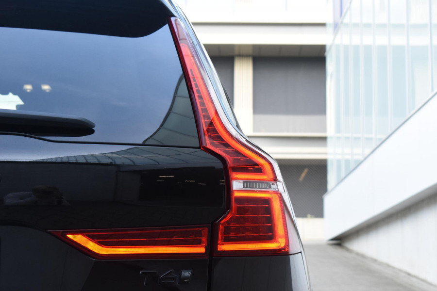 Volvo XC60 T6 350PK Plug-in hybrid AWD Ultra Black Edition / Luchtvering / Bowers & Wilkins / Adaptive Cruise control / Head-up Display / Elektrische stoelen met geheugen / Massagefunctie voorstoelen / Stoelverwarming V+A / Stoelventilatie / Stuurverwarming / 360 Camera /