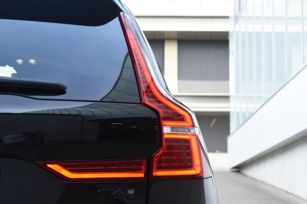 Volvo XC60 T6 350PK Plug-in hybrid AWD Ultra Black Edition / Luchtvering / Bowers & Wilkins / Adaptive Cruise control / Head-up Display / Elektrische stoelen met geheugen / Massagefunctie voorstoelen / Stoelverwarming V+A / Stoelventilatie / Stuurverwarming / 360 Camera /