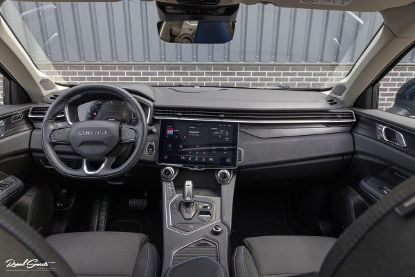 Lynk & Co 01 1.5 | ALL-IN PRIJZEN – inclusief onderhoud, originele Lynk & Co software-update en 1 jaar BOVAG-garantie | Adaptieve cruise | Panoramadak | Blis | Memory |