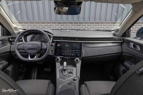 Lynk & Co 01 1.5 | ALL-IN PRIJZEN – inclusief onderhoud, originele Lynk & Co software-update en 1 jaar BOVAG-garantie | Adaptieve cruise | Panoramadak | Blis | Memory |