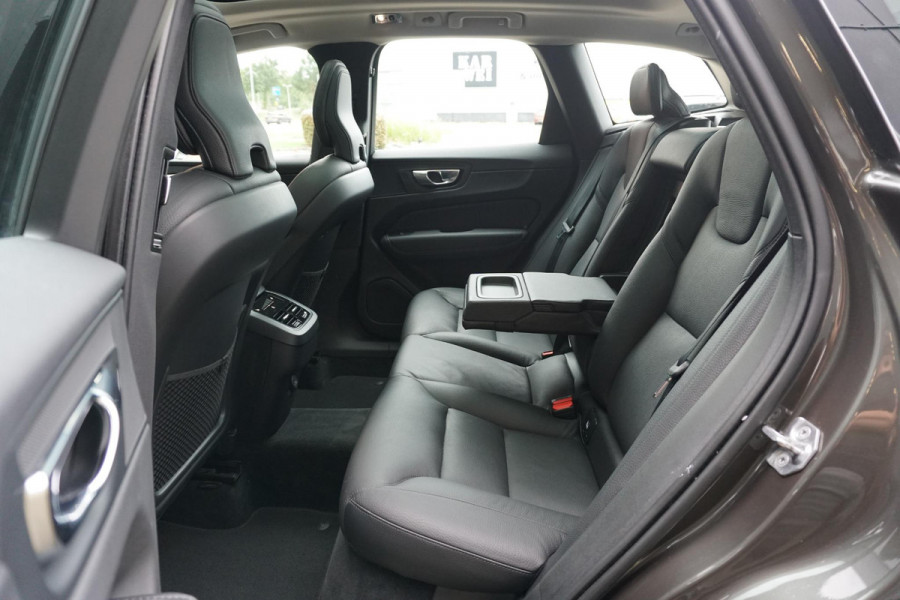 Volvo XC60 2.0 B5 Inscription + PANORAMA / 360 CAMERA / LEDER / TREKHAAK /