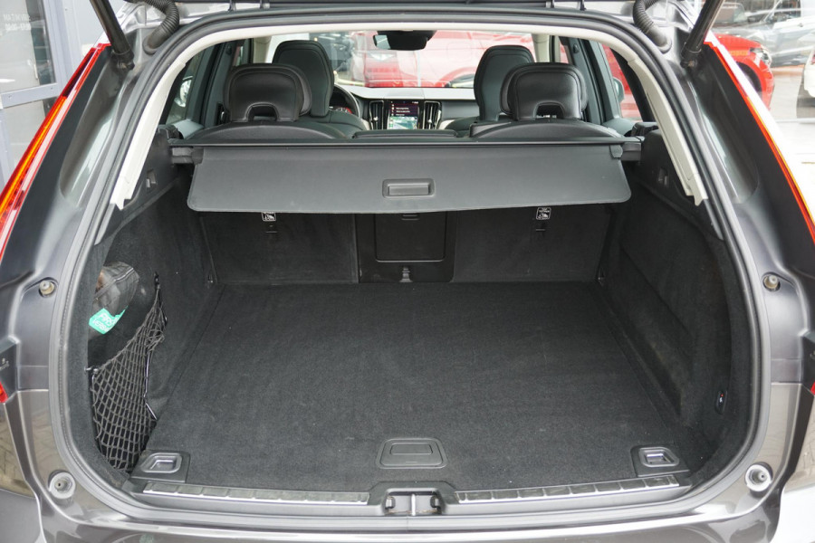 Volvo XC60 2.0 B5 Inscription + PANORAMA / 360 CAMERA / LEDER / TREKHAAK /