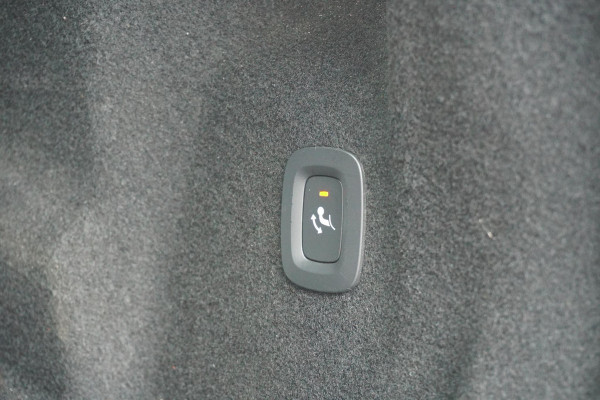 Volvo XC60 2.0 B5 Inscription + PANORAMA / 360 CAMERA / LEDER / TREKHAAK /