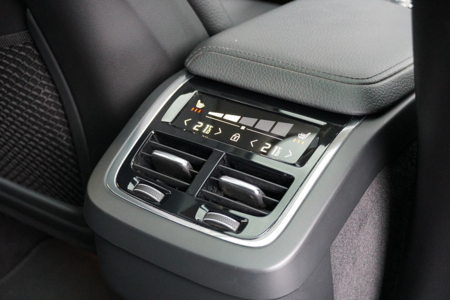 Volvo XC60 2.0 B5 Inscription + PANORAMA / 360 CAMERA / LEDER / TREKHAAK /
