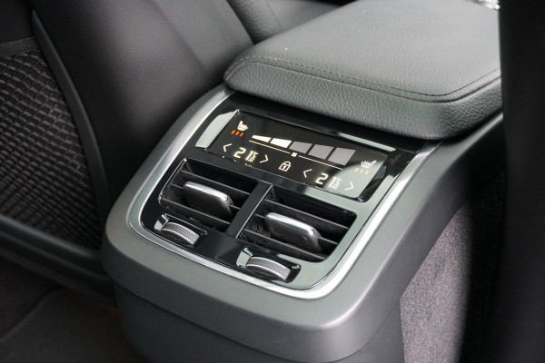 Volvo XC60 2.0 B5 Inscription + PANORAMA / 360 CAMERA / LEDER / TREKHAAK /