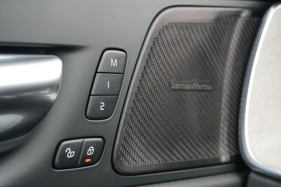 Volvo XC60 2.0 B5 Inscription + PANORAMA / 360 CAMERA / LEDER / TREKHAAK /