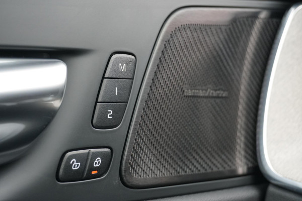 Volvo XC60 2.0 B5 Inscription + PANORAMA / 360 CAMERA / LEDER / TREKHAAK /