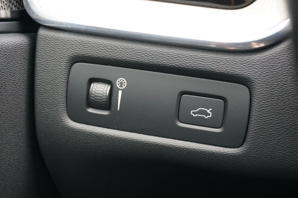 Volvo XC60 2.0 B5 Inscription + PANORAMA / 360 CAMERA / LEDER / TREKHAAK /
