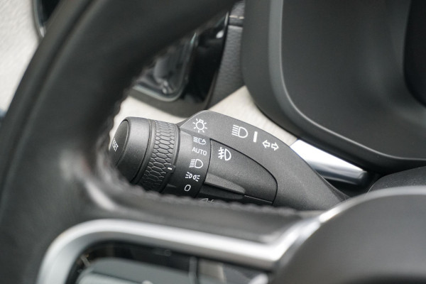 Volvo XC60 2.0 B5 Inscription + PANORAMA / 360 CAMERA / LEDER / TREKHAAK /