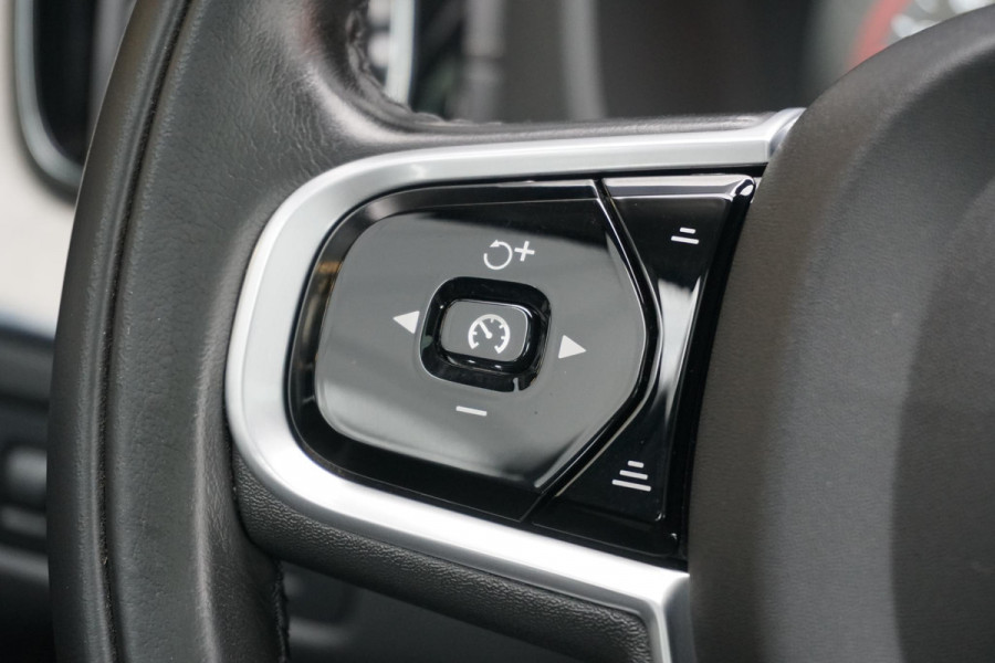 Volvo XC60 2.0 B5 Inscription + PANORAMA / 360 CAMERA / LEDER / TREKHAAK /