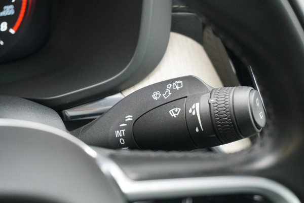 Volvo XC60 2.0 B5 Inscription + PANORAMA / 360 CAMERA / LEDER / TREKHAAK /