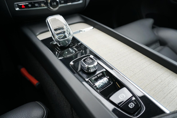 Volvo XC60 2.0 B5 Inscription + PANORAMA / 360 CAMERA / LEDER / TREKHAAK /