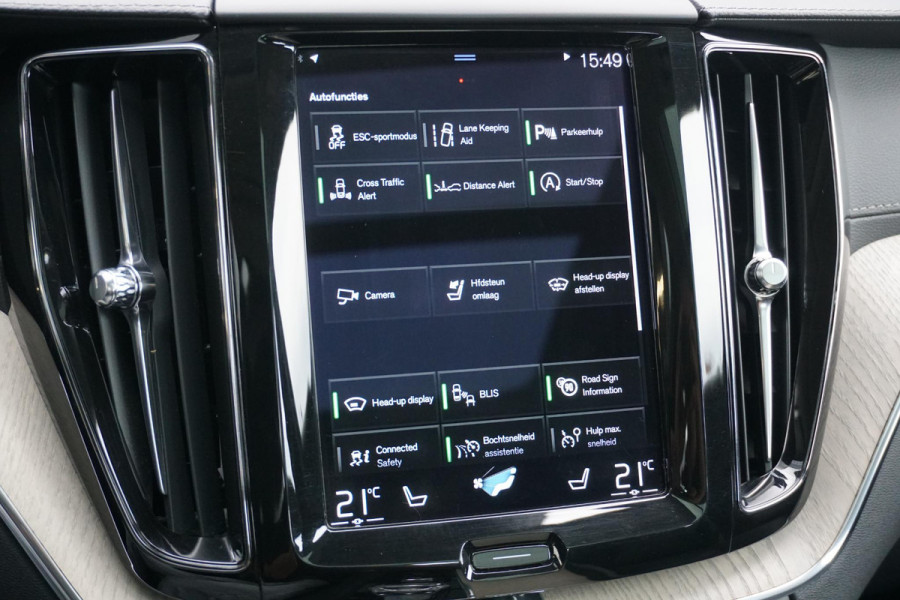 Volvo XC60 2.0 B5 Inscription + PANORAMA / 360 CAMERA / LEDER / TREKHAAK /