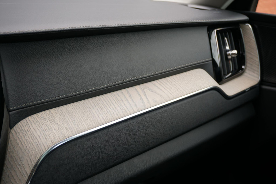 Volvo XC60 2.0 B5 Inscription + PANORAMA / 360 CAMERA / LEDER / TREKHAAK /
