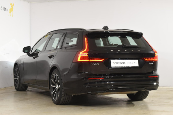 Volvo V60 T6 350PK Plug-in hybrid AWD Plus Dark / Adaptive Cruise Control / 360 Camera / Harman Kardon / Stoel- en stuurverwarming / Stoelverwarming achter / Trekhaak elektrisch wegklapbaar / Elektrische stoelen met geheugen