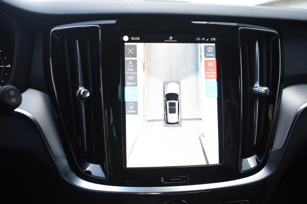 Volvo V60 T6 350PK Plug-in hybrid AWD Plus Dark / Adaptive Cruise Control / 360 Camera / Harman Kardon / Stoel- en stuurverwarming / Stoelverwarming achter / Trekhaak elektrisch wegklapbaar / Elektrische stoelen met geheugen