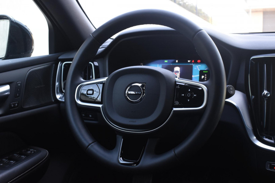 Volvo V60 T6 350PK Plug-in hybrid AWD Plus Dark / Adaptive Cruise Control / 360 Camera / Harman Kardon / Stoel- en stuurverwarming / Stoelverwarming achter / Trekhaak elektrisch wegklapbaar / Elektrische stoelen met geheugen
