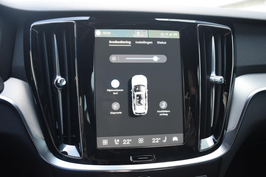 Volvo V60 T6 350PK Plug-in hybrid AWD Plus Dark / Adaptive Cruise Control / 360 Camera / Harman Kardon / Stoel- en stuurverwarming / Stoelverwarming achter / Trekhaak elektrisch wegklapbaar / Elektrische stoelen met geheugen
