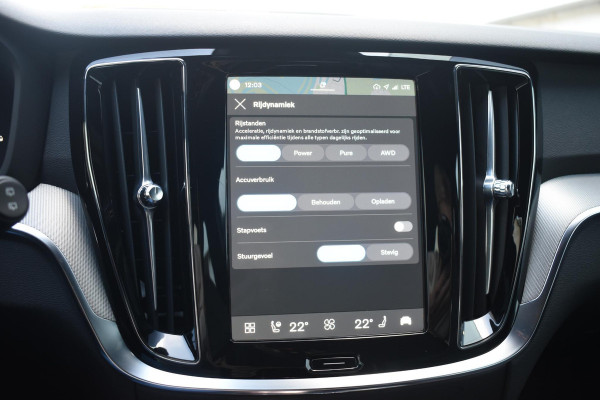 Volvo V60 T6 350PK Plug-in hybrid AWD Plus Dark / Adaptive Cruise Control / 360 Camera / Harman Kardon / Stoel- en stuurverwarming / Stoelverwarming achter / Trekhaak elektrisch wegklapbaar / Elektrische stoelen met geheugen