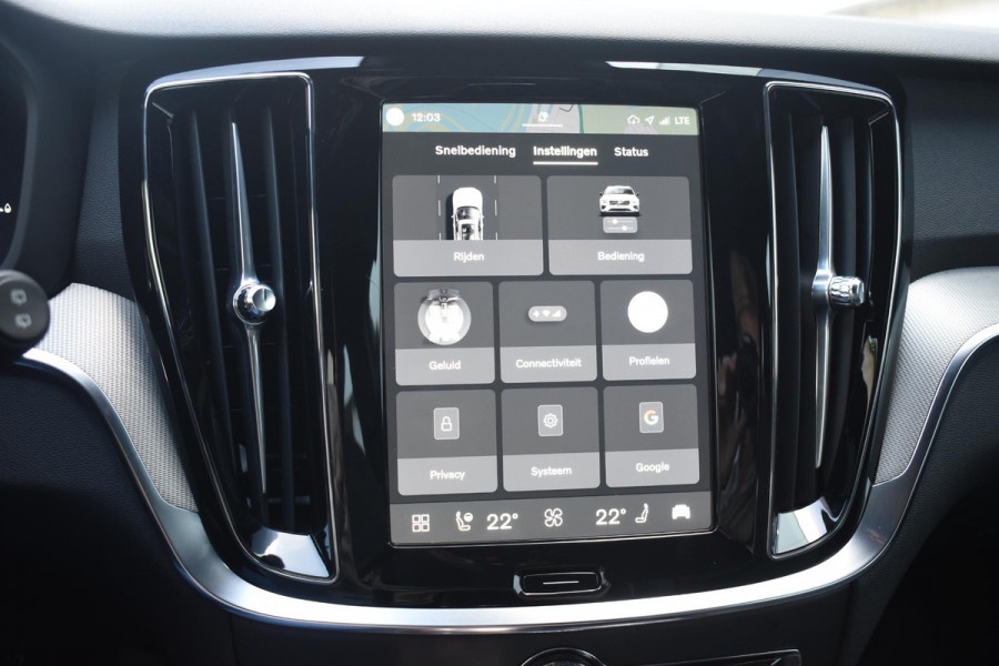 Volvo V60 T6 350PK Plug-in hybrid AWD Plus Dark / Adaptive Cruise Control / 360 Camera / Harman Kardon / Stoel- en stuurverwarming / Stoelverwarming achter / Trekhaak elektrisch wegklapbaar / Elektrische stoelen met geheugen
