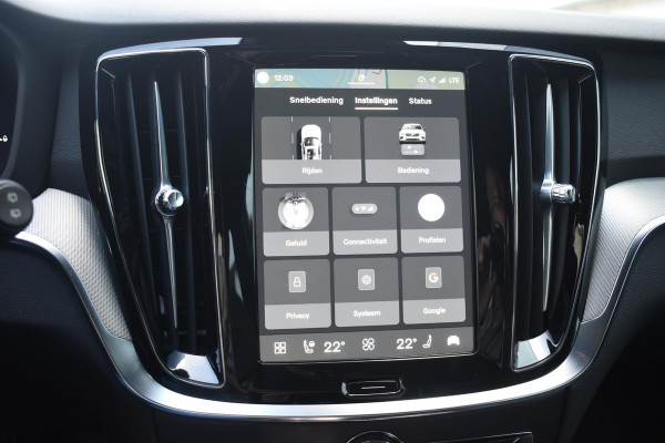 Volvo V60 T6 350PK Plug-in hybrid AWD Plus Dark / Adaptive Cruise Control / 360 Camera / Harman Kardon / Stoel- en stuurverwarming / Stoelverwarming achter / Trekhaak elektrisch wegklapbaar / Elektrische stoelen met geheugen