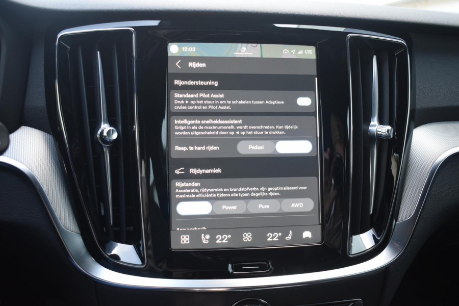 Volvo V60 T6 350PK Plug-in hybrid AWD Plus Dark / Adaptive Cruise Control / 360 Camera / Harman Kardon / Stoel- en stuurverwarming / Stoelverwarming achter / Trekhaak elektrisch wegklapbaar / Elektrische stoelen met geheugen