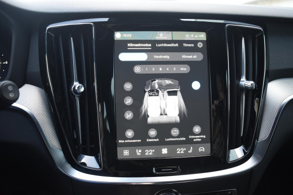 Volvo V60 T6 350PK Plug-in hybrid AWD Plus Dark / Adaptive Cruise Control / 360 Camera / Harman Kardon / Stoel- en stuurverwarming / Stoelverwarming achter / Trekhaak elektrisch wegklapbaar / Elektrische stoelen met geheugen
