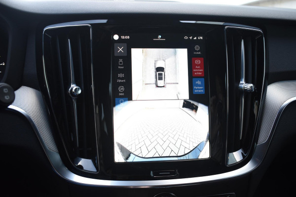 Volvo V60 T6 350PK Plug-in hybrid AWD Plus Dark / Adaptive Cruise Control / 360 Camera / Harman Kardon / Stoel- en stuurverwarming / Stoelverwarming achter / Trekhaak elektrisch wegklapbaar / Elektrische stoelen met geheugen