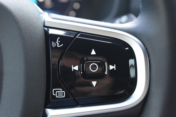 Volvo V60 T6 350PK Plug-in hybrid AWD Plus Dark / Adaptive Cruise Control / 360 Camera / Harman Kardon / Stoel- en stuurverwarming / Stoelverwarming achter / Trekhaak elektrisch wegklapbaar / Elektrische stoelen met geheugen