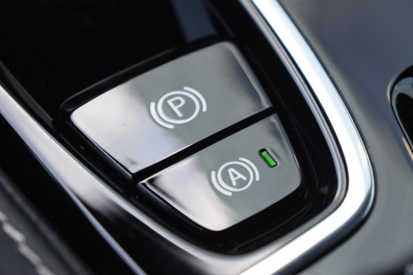 Volvo V60 T6 350PK Plug-in hybrid AWD Plus Dark / Adaptive Cruise Control / 360 Camera / Harman Kardon / Stoel- en stuurverwarming / Stoelverwarming achter / Trekhaak elektrisch wegklapbaar / Elektrische stoelen met geheugen