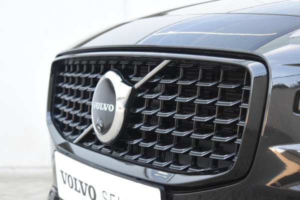 Volvo V60 T6 350PK Plug-in hybrid AWD Plus Dark / Adaptive Cruise Control / 360 Camera / Harman Kardon / Stoel- en stuurverwarming / Stoelverwarming achter / Trekhaak elektrisch wegklapbaar / Elektrische stoelen met geheugen