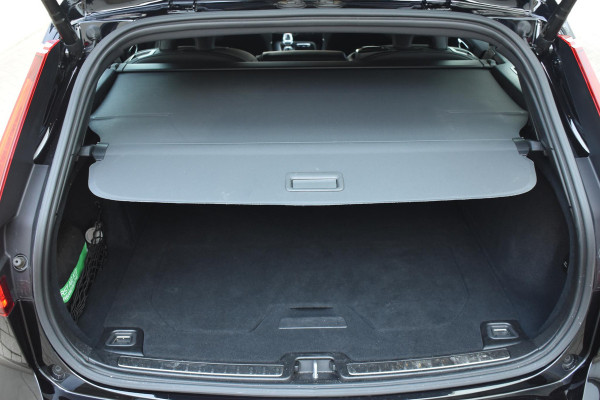 Volvo V60 T6 350PK Plug-in hybrid AWD Plus Dark / Adaptive Cruise Control / 360 Camera / Harman Kardon / Stoel- en stuurverwarming / Stoelverwarming achter / Trekhaak elektrisch wegklapbaar / Elektrische stoelen met geheugen
