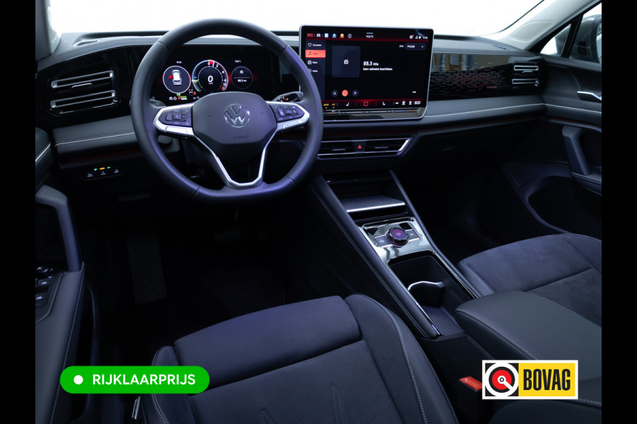 Volkswagen Tiguan 1.5 eHybrid Elegance | Elec. trekhaak | HUD | Pano dak | Stoel- stuur- & achterbankverw. | IQ Led | Adap. Cruise | Massagestoelen, Sfeerverlichting, Navigatie, App. connect, Spraakbediening, 19"LMV, Cipressino Green Metallic